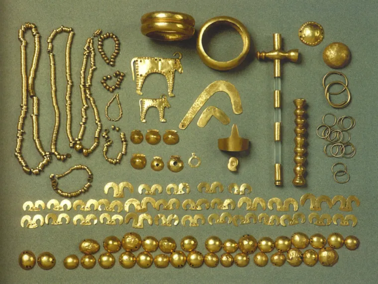 Les plus vieux bijoux en or du monde ont 6 500 ans. Et ils brillent encore., Avignon, Or & Vintage